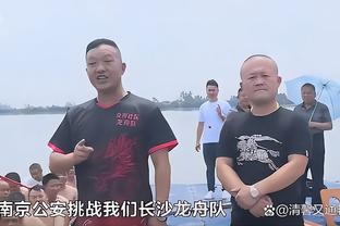 罗体：那不勒斯门将梅雷特受伤离场，疑似左大腿拉伤需进一步检查